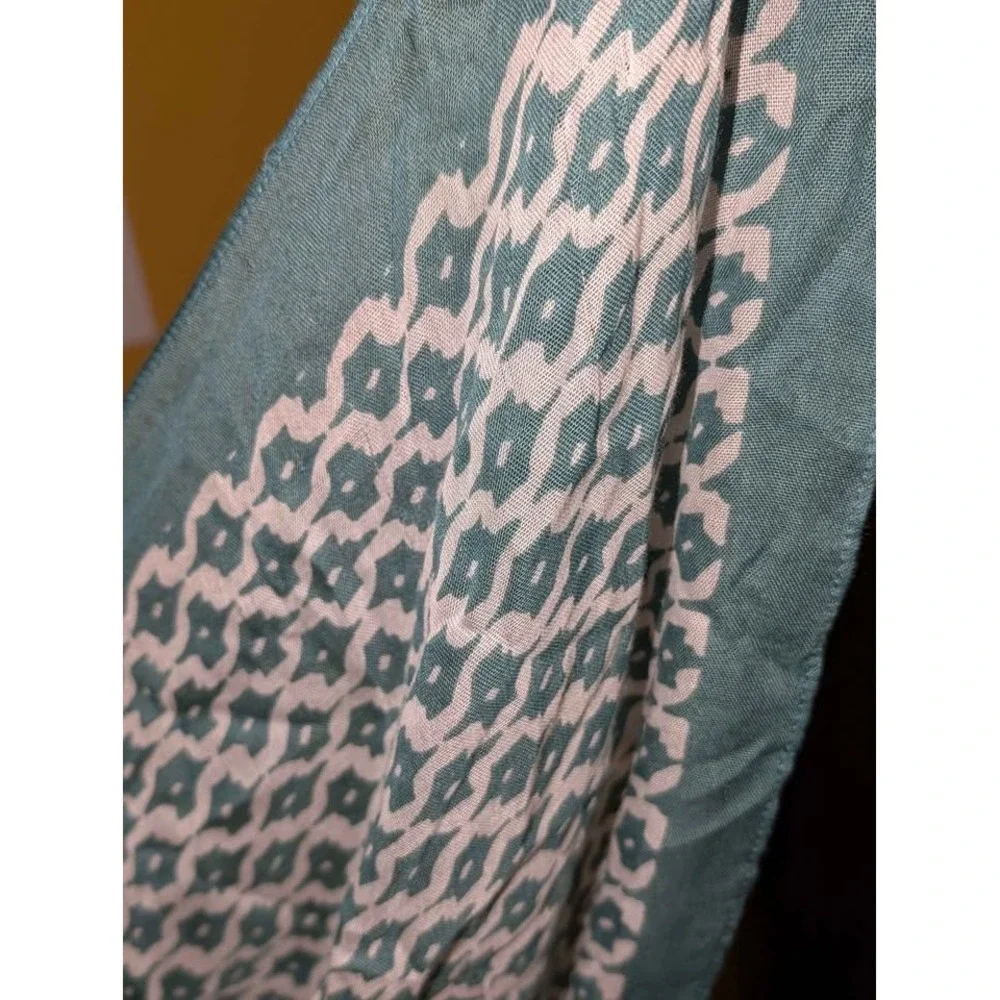 Banana Republic Teal‎ White Geometric Scarf Wrap Lightweight Oversized 77 x 31